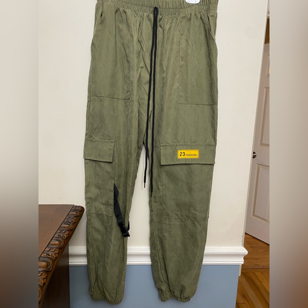 GREEN CARGO PANTS with buckle
like new 
size medium/US 6